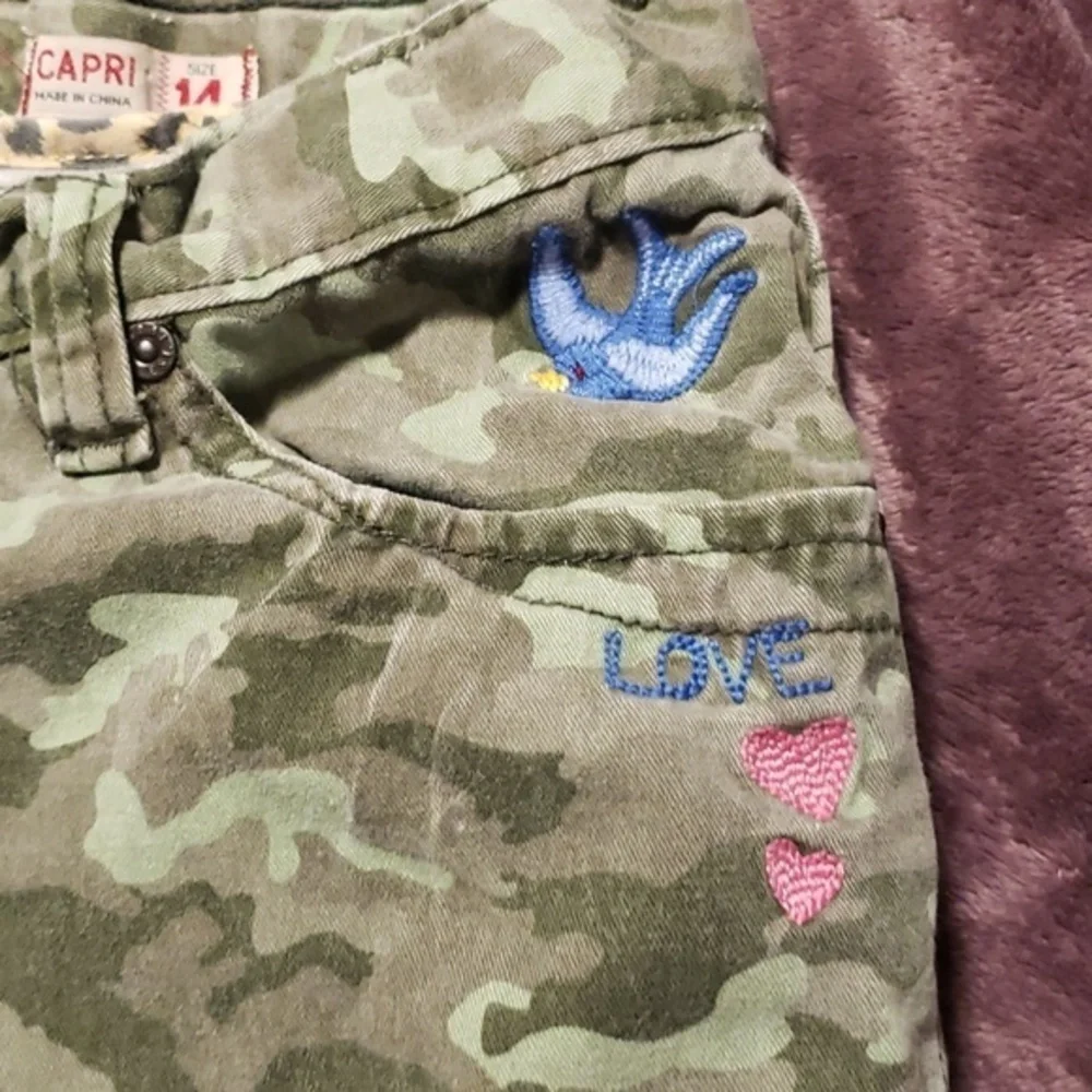 Children's Place Capri's‎ Size 14 Camo with Flowers